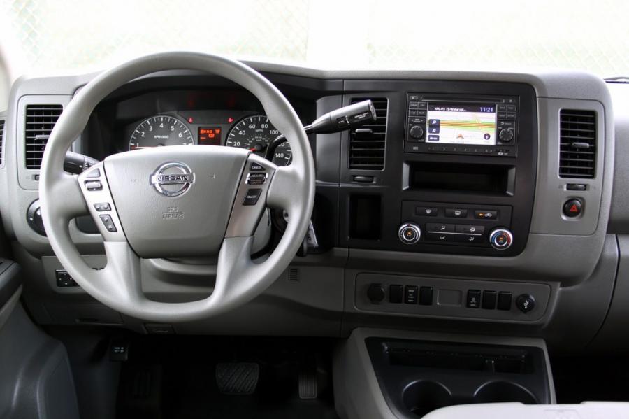  Nissan NV2500 HD 2012 года  (фото 13 из 38)